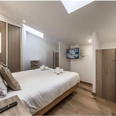 1650 - Charming Penthouse With Stunning Views & Private Parking Courchevel