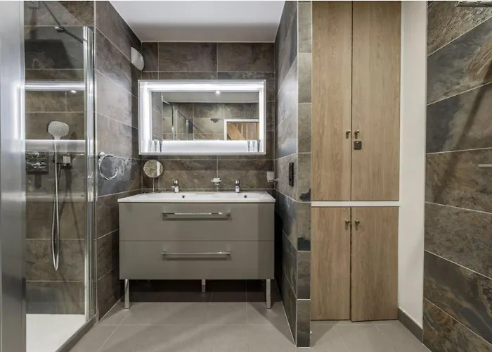 Apartman 1650 - Charming Penthouse With Stunning Views & Private Parking