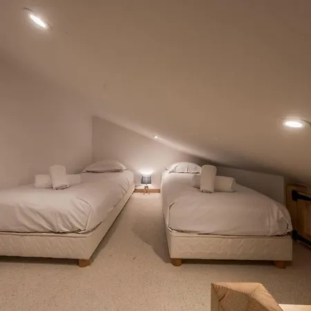 Cozy Penthouse With Views & Parking Hellebore Appartement *