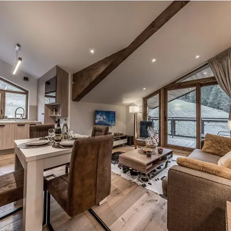 Appartement 1650 - Charming Penthouse With Stunning Views & Private Parking