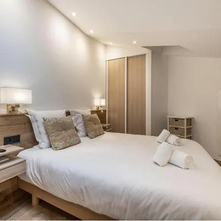 1650 - Charming Penthouse With Stunning Views & Private Parking Appartement Courchevel