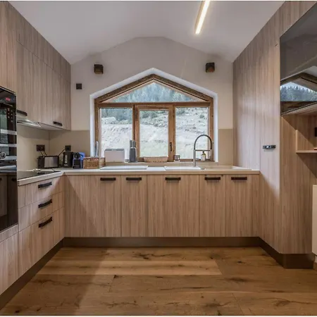 Appartement 1650 - Charming Penthouse With Stunning Views & Private Parking