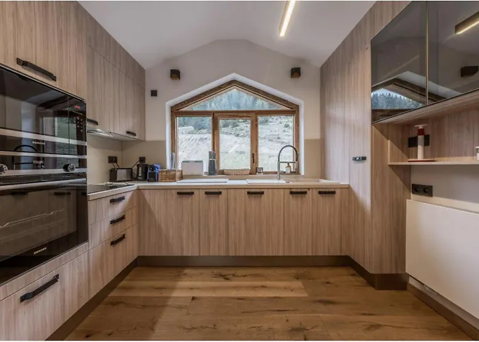 Daire 1650 - Charming Penthouse With Stunning Views & Private Parking