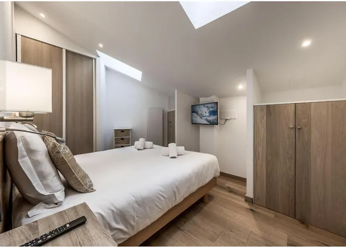 1650 - Charming Penthouse With Stunning Views & Private Parking Courchevel