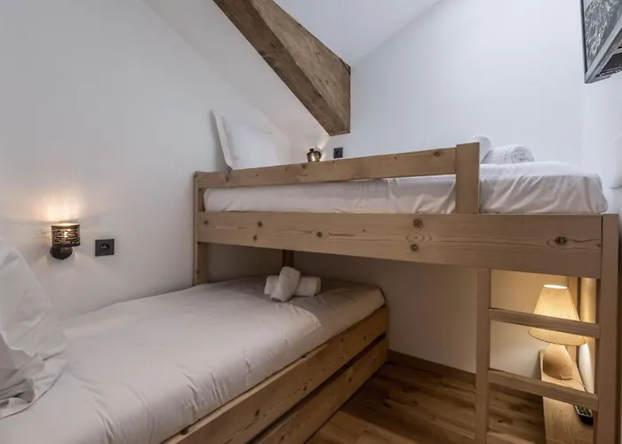 1650 - Charming Penthouse With Stunning Views & Private Parking *